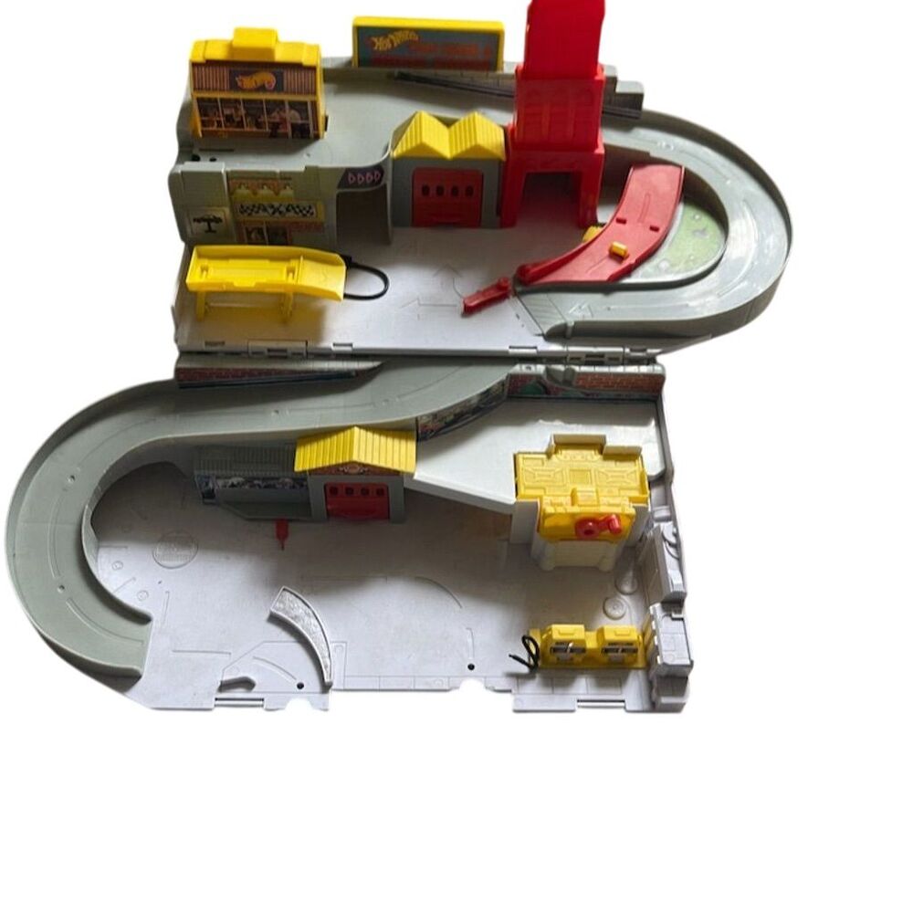 Hot Wheels Throwback STO & Go Playset 1:64 Foldable Multi-Color 2015